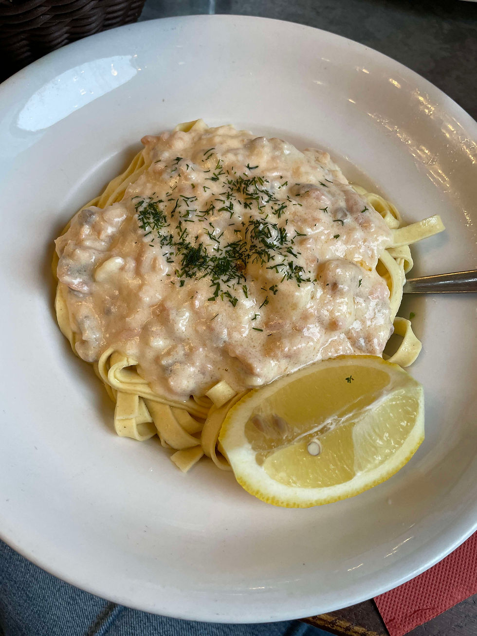 Tagliatelle au saumon from Etna in Pau. It was very, very good, but I unfortunately wasn't very hungry, so I couldn't finish it.
