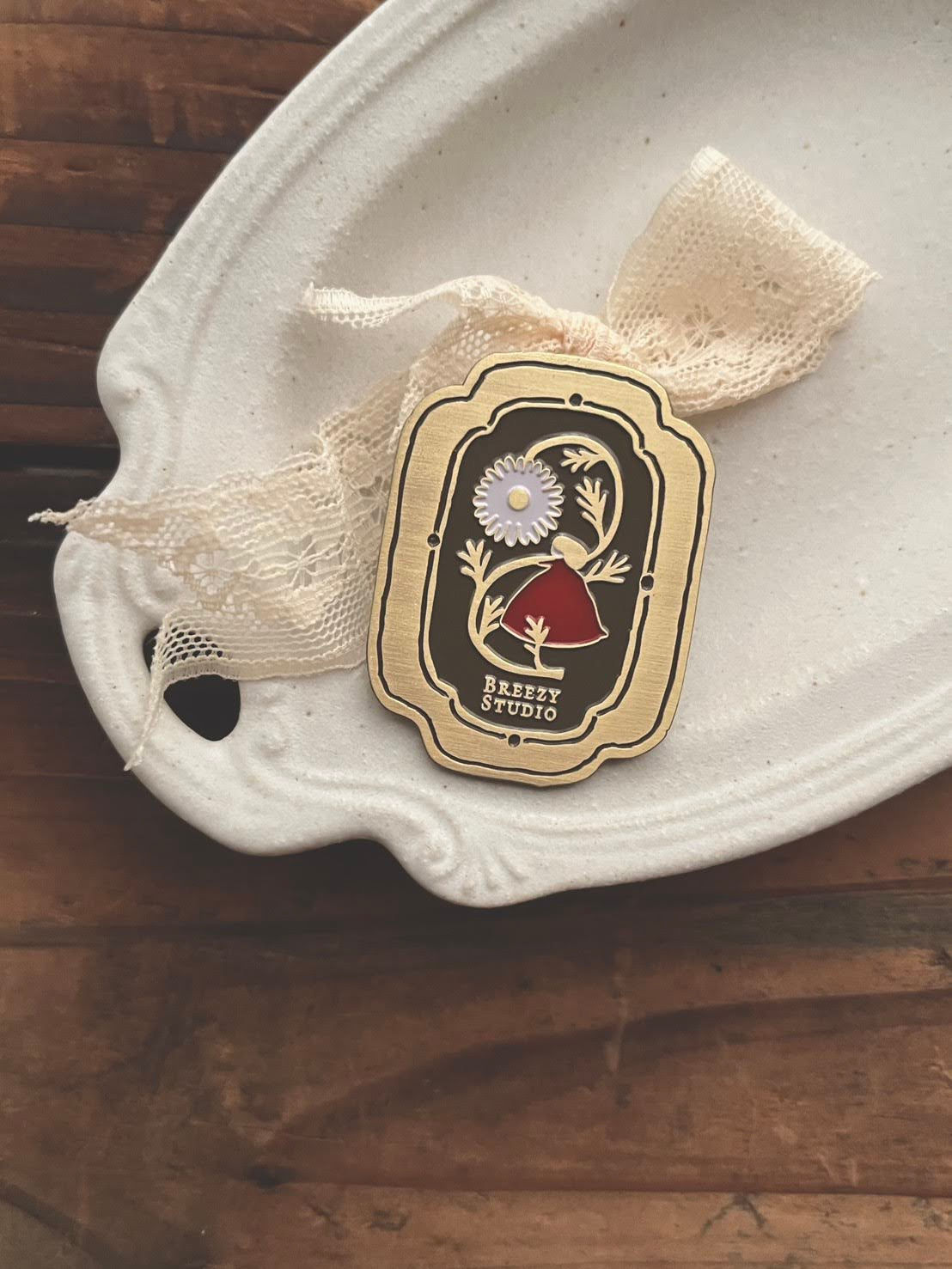 Breezy Studio - Chrysanthemum Lady Brass Metal Clip