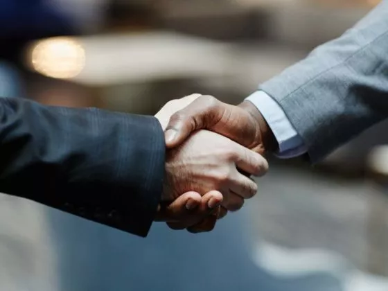 networking-close-up-business-people-shaking-hands-picture-id1326153721-560x420.webp