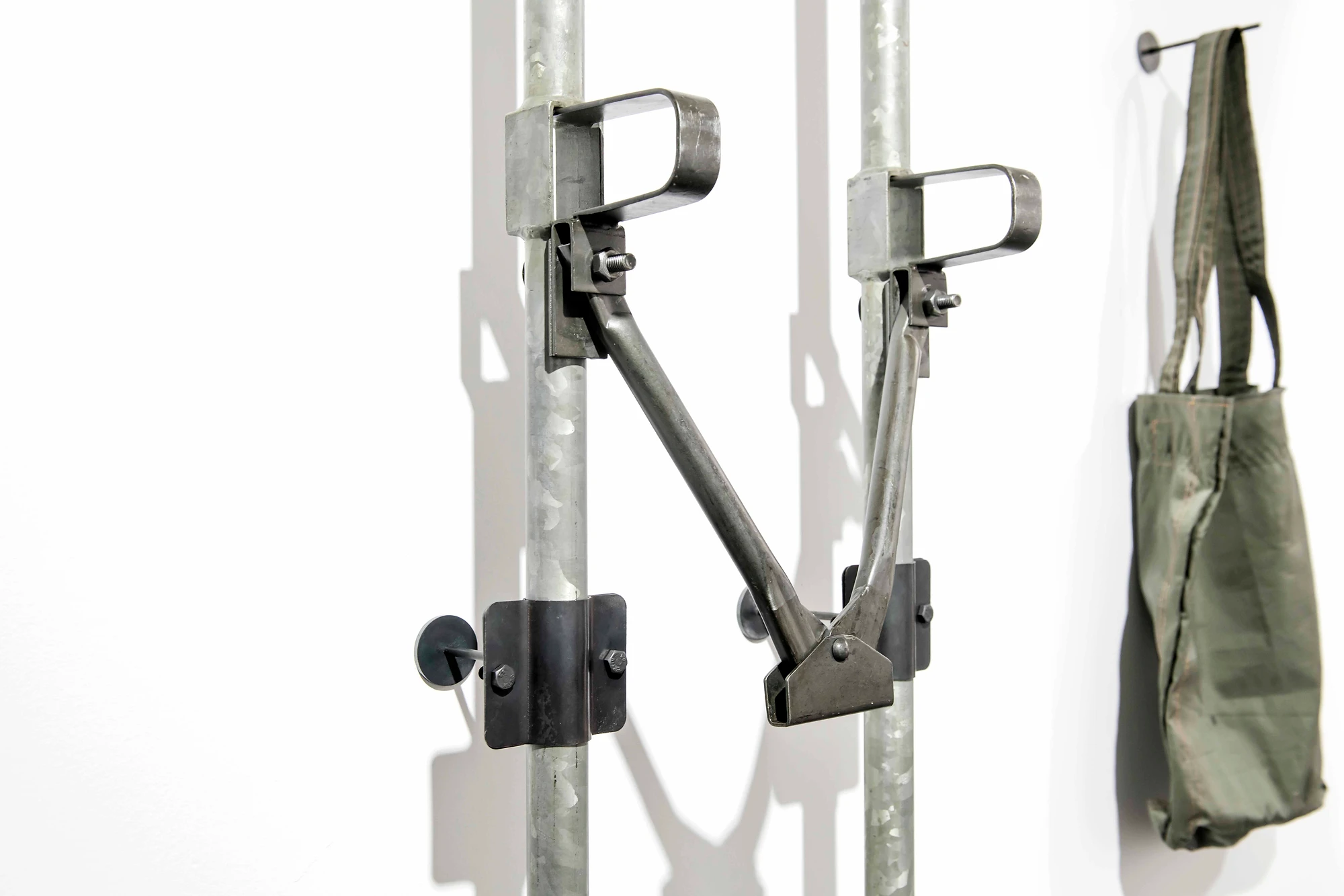 Insanlar Gizlenemiyor Bari Nesneler Gizlensin