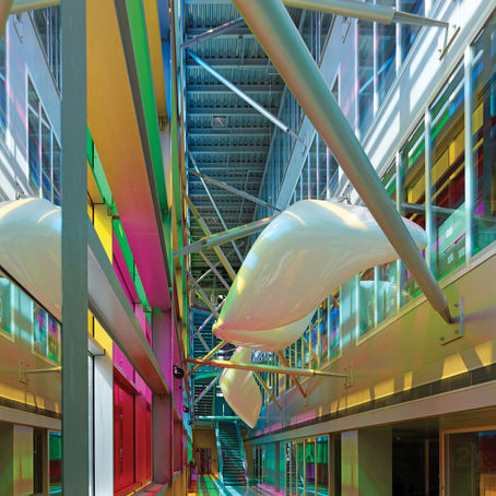 Galeri duvarlarının dışında