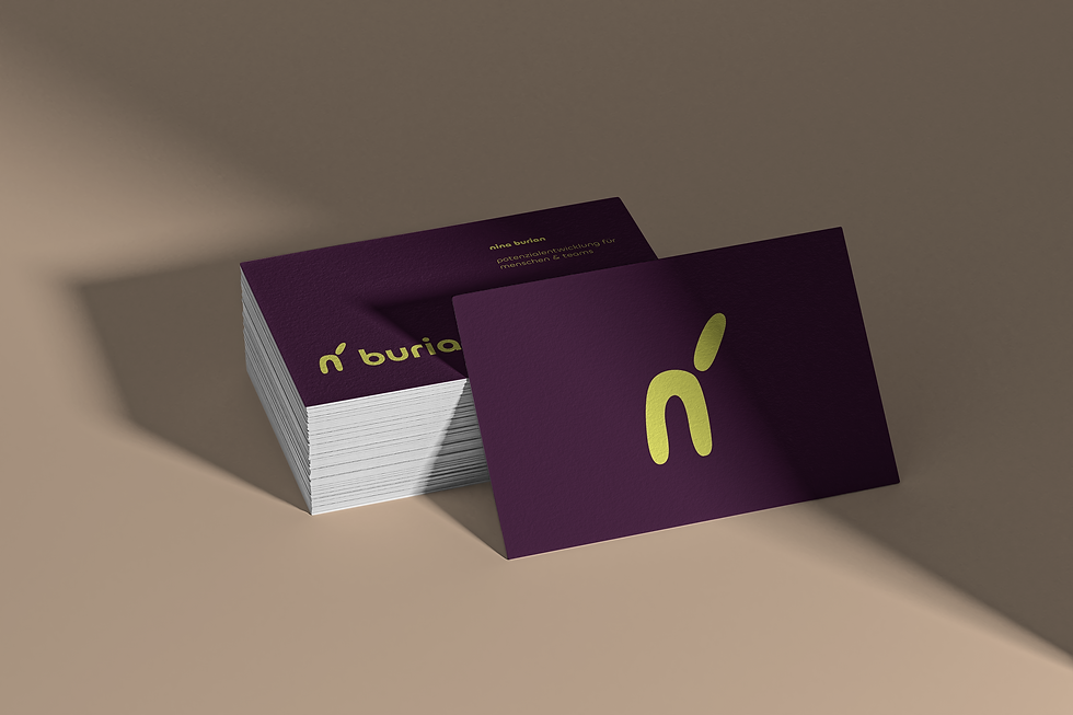 realistic-business-card-mockup-creatlon_final.png