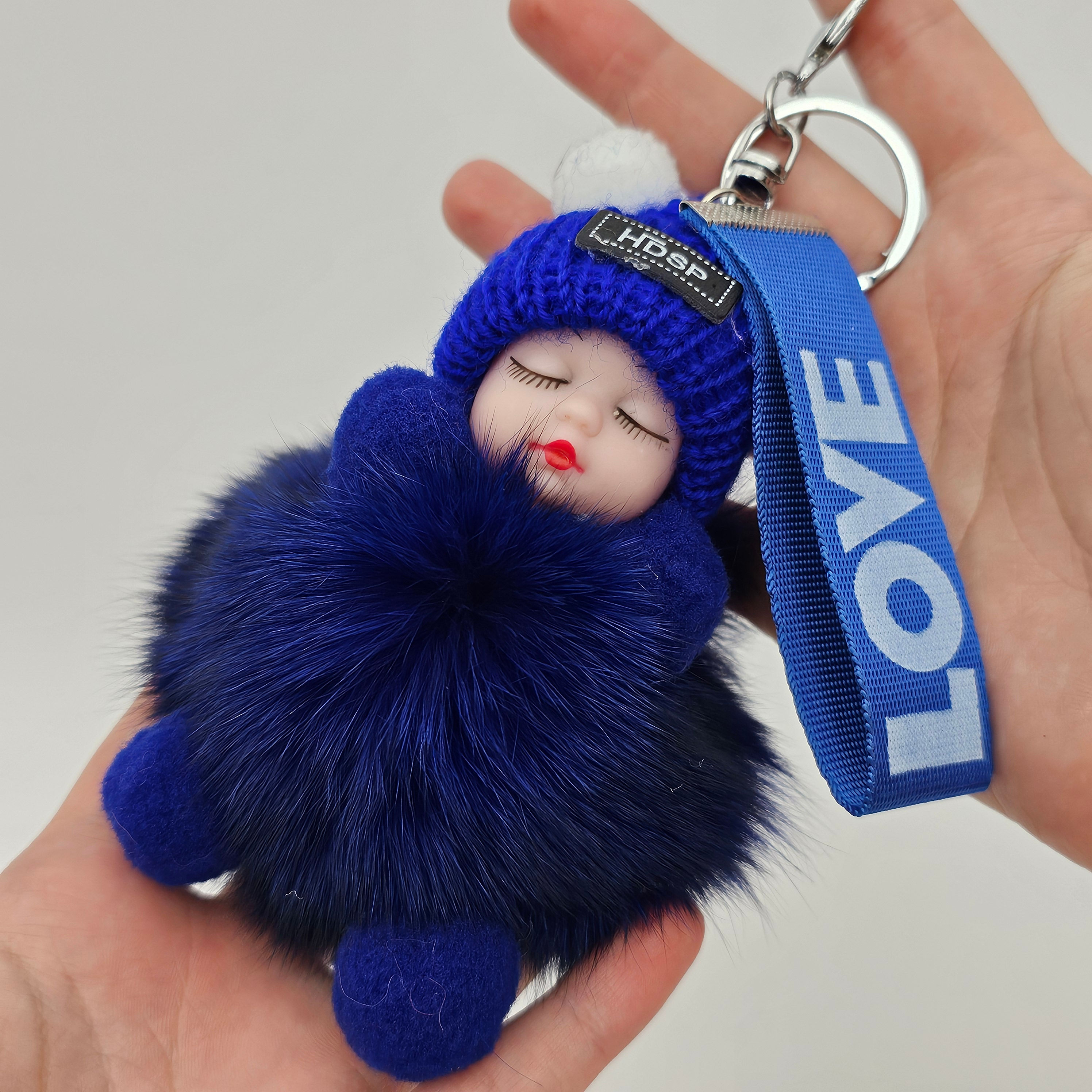 SRČKAN PUHAST MODER DOJENČEK Z OBESKOM ZA KLJUČE, TORBICE, TELEFONE,..