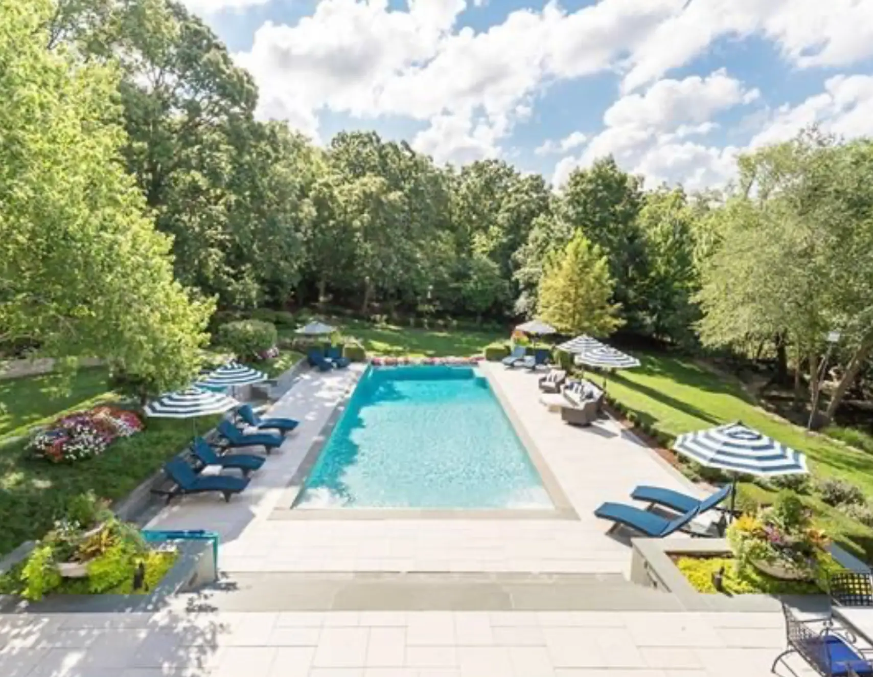 Travis Kelce's new mansion pool view