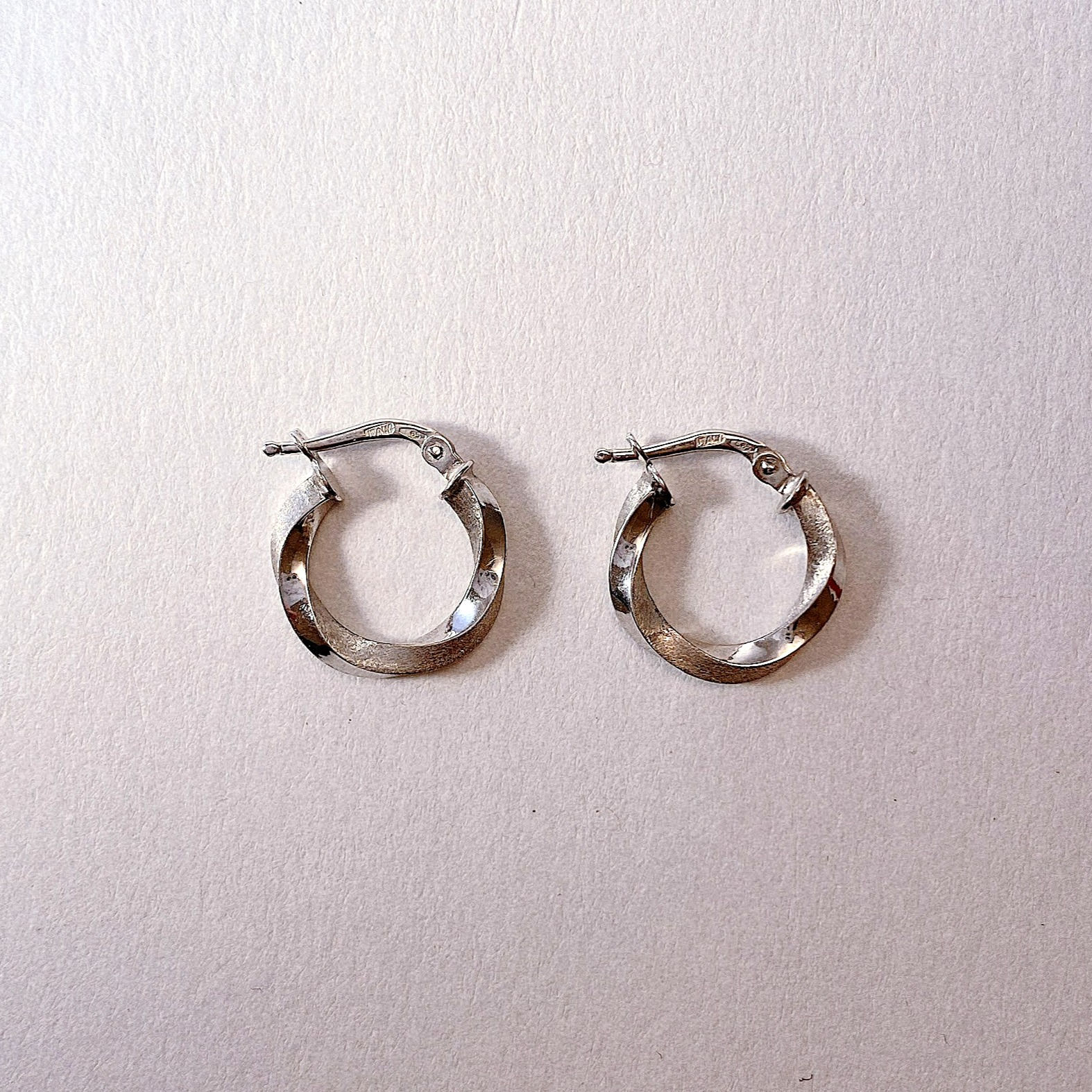 14K White Gold Twist Midi Hoops (15mm)