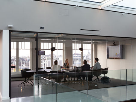 Running Projects Without a Full PMO: A Lightweight Governance Model