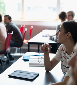 Étudiants du Collège en salle de classe