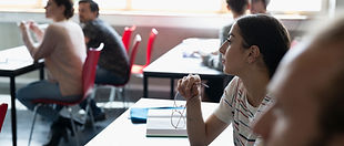Étudiants du Collège en salle de classe