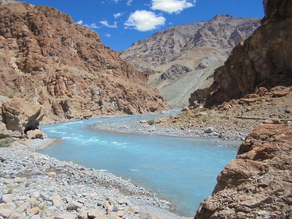 Vista del río de montaña