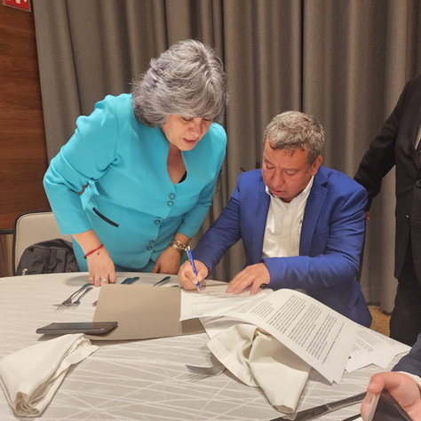 AMEVAN y la Asociación Muñoz Firman Convenio para Impulsar la Educación