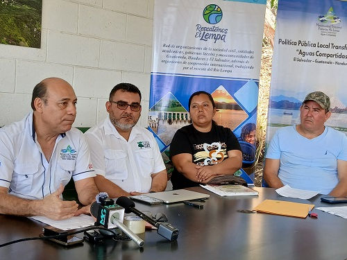 “Héctor Aguirre, gerente de la MTFRL, denunció que la autorización de los permisos de construcción se otorgó sin realizar un proceso de consulta previa, libre e informada con la población. Según explicó, esto contraviene el artículo 25 de la Ley del Medio Ambiente, el cual establece que los estudios de impacto ambiental deben ponerse a disposición de la ciudadanía durante al menos 10 días hábiles para su revisión después de ser publicados.”