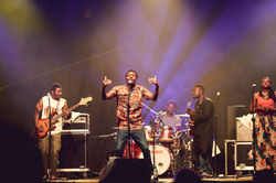 Menes la plume - Brave Festival