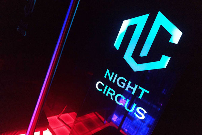 Night Circus Neon Schriftzug