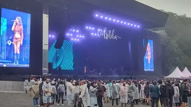 Marina Sena no palco do Coolritiba