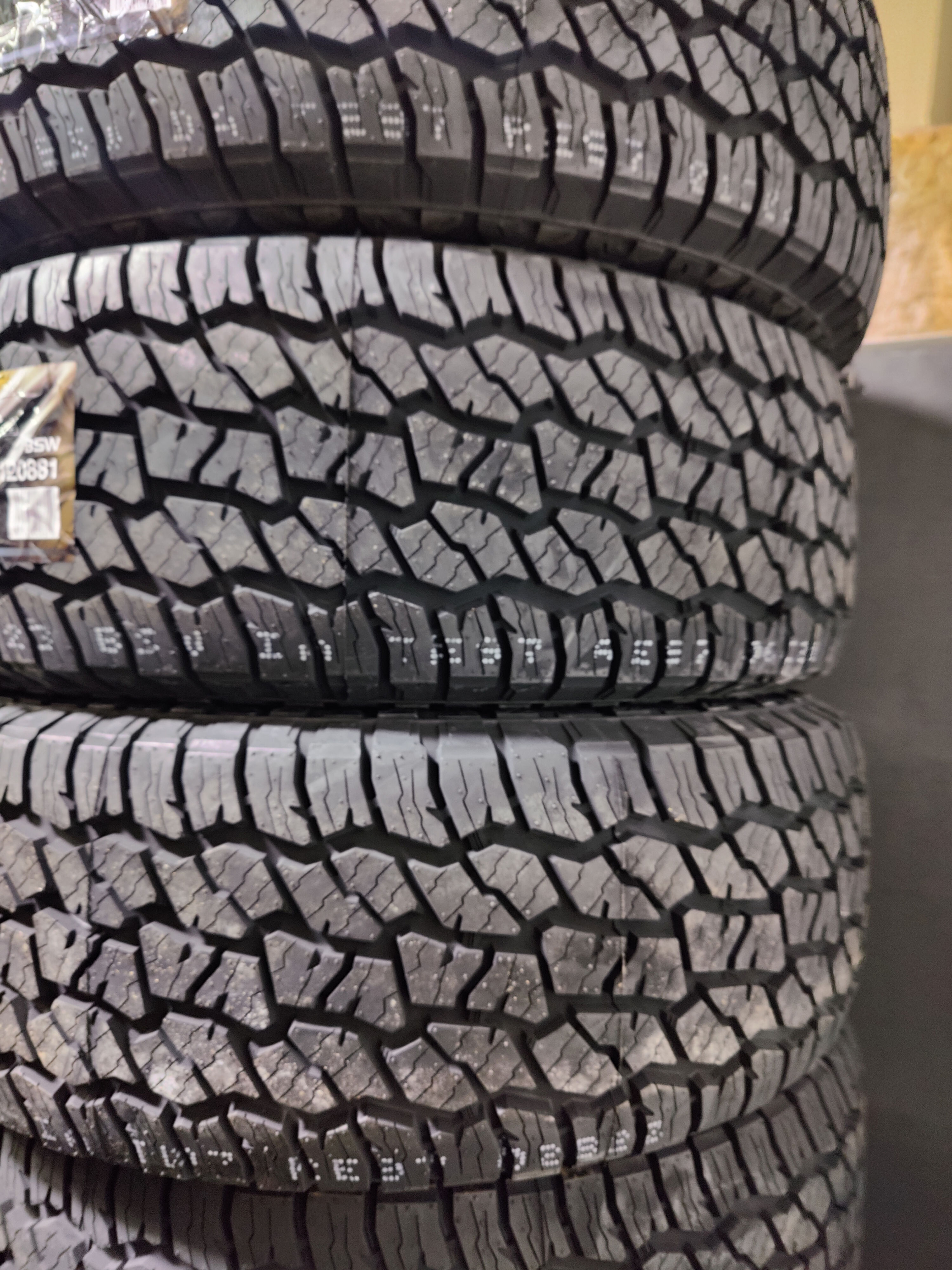 p275/60R20 Set Blackhawk RidgeCrawler AT Tires