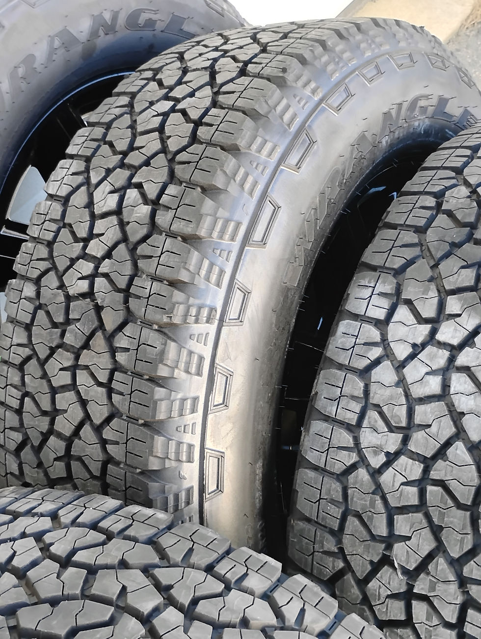 Thumbnail: 20" GMC 2500 3500 HD Gloss Black Rims &  LT275/65R20E Tires