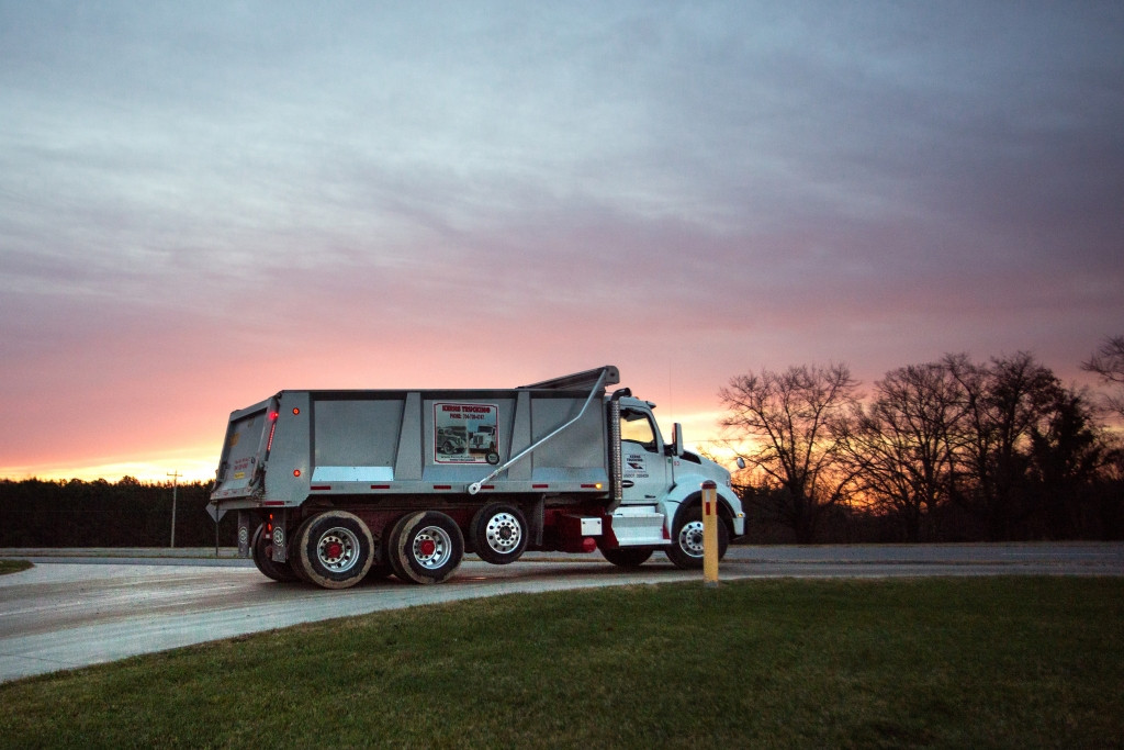 Kerns Trucking Inc logo