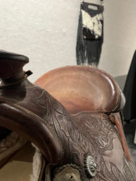 saddled tooled leather artistry at the prairie arts center in north platte nebraska
