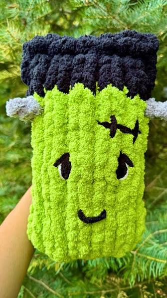 Frankenstein finger knitted pillow class art prairie arts center north platte nebraska