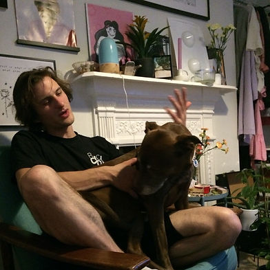 0000 Portrait of Tobi and Roxy discussin