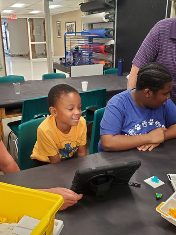 students during STEAM lab