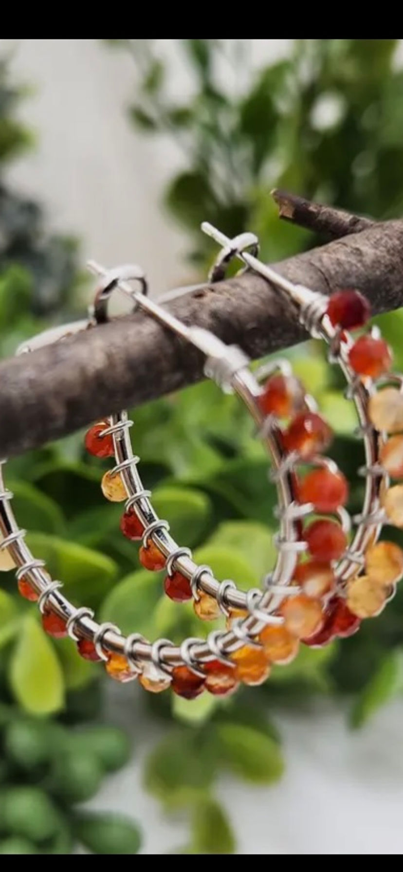 縮圖：Banded Carnelian Hoops 