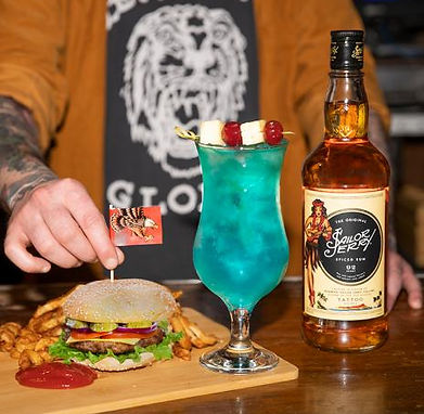 Sailor Jerry_Recette de cocktail-Blue Hawaii.jpeg