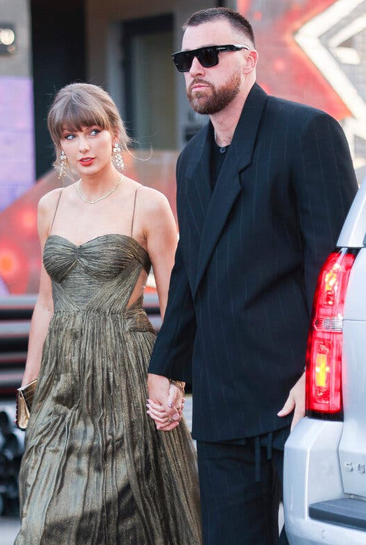 Taylor Swift marries after donating $26 million
