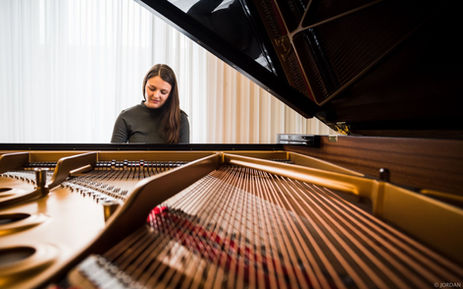 Lisa Klavier, Cello und Gesang