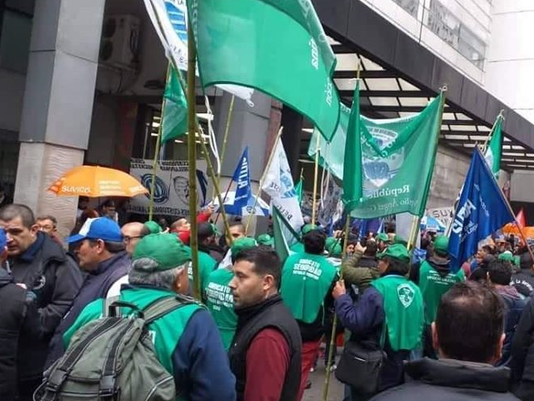 LA CORTE RESOLVIO QUE SOLO LOS SINDICATOS TIENEN DERECHO DE REALIZAR MEDIDAS DE FUERZA