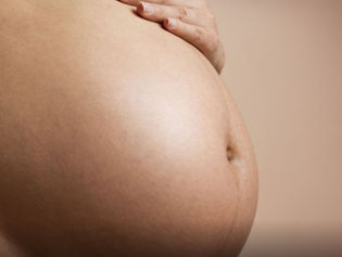 JNHOJE - Pesquisa brasileira detecta plástico em placentas e cordões umbilicais