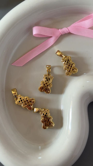 Thumbnail: Pavé teddy charm 