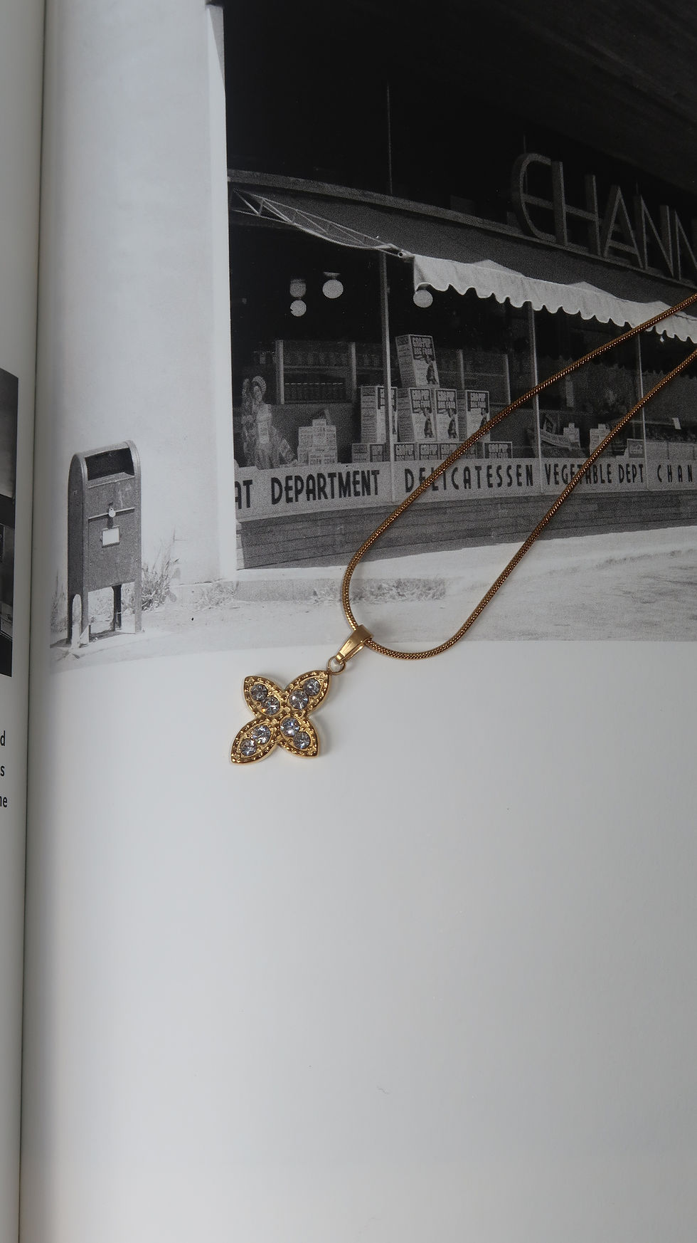 Thumbnail: Four clove Pavé necklace 