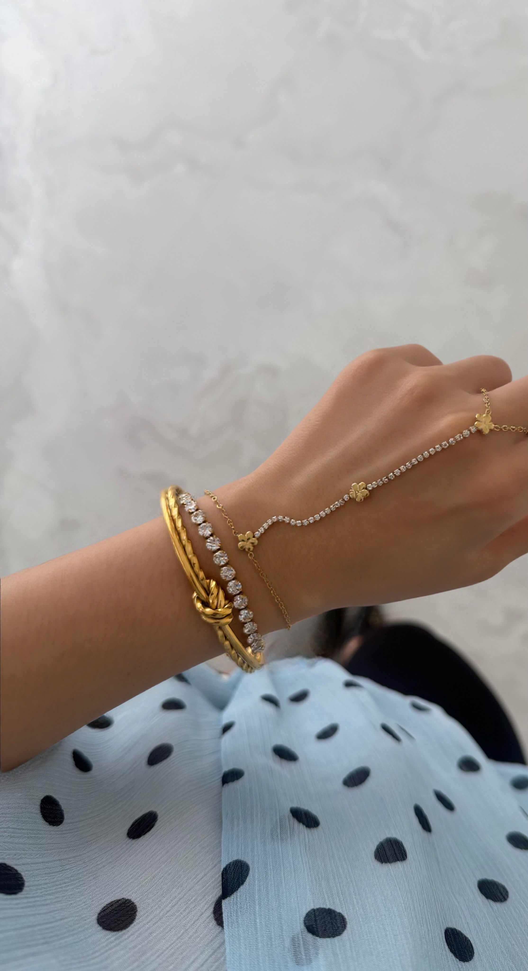 Daisy hand chain