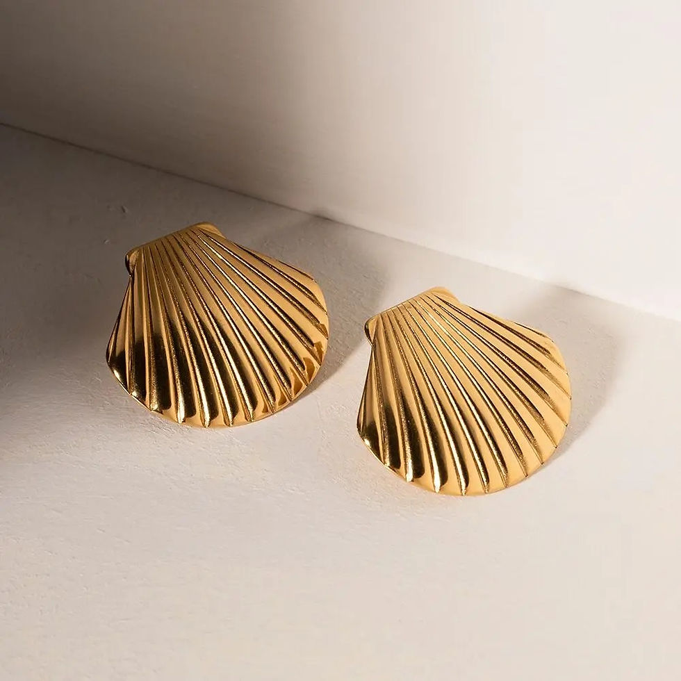 Thumbnail: Shell earring 