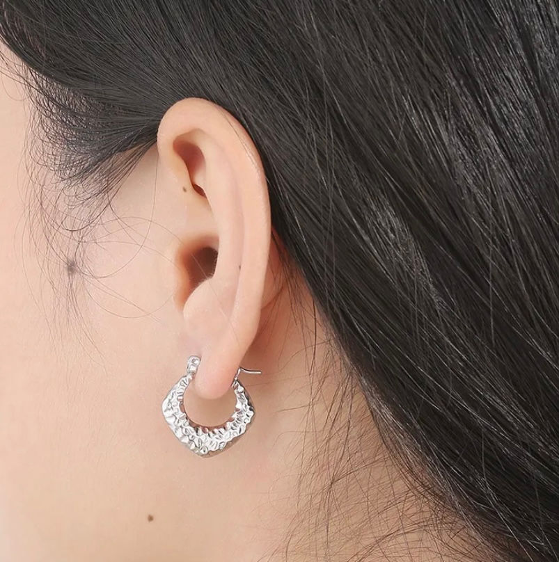 Thumbnail: SYLVIE HOOPS 