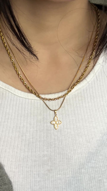 Thumbnail: Four clove Pavé necklace 