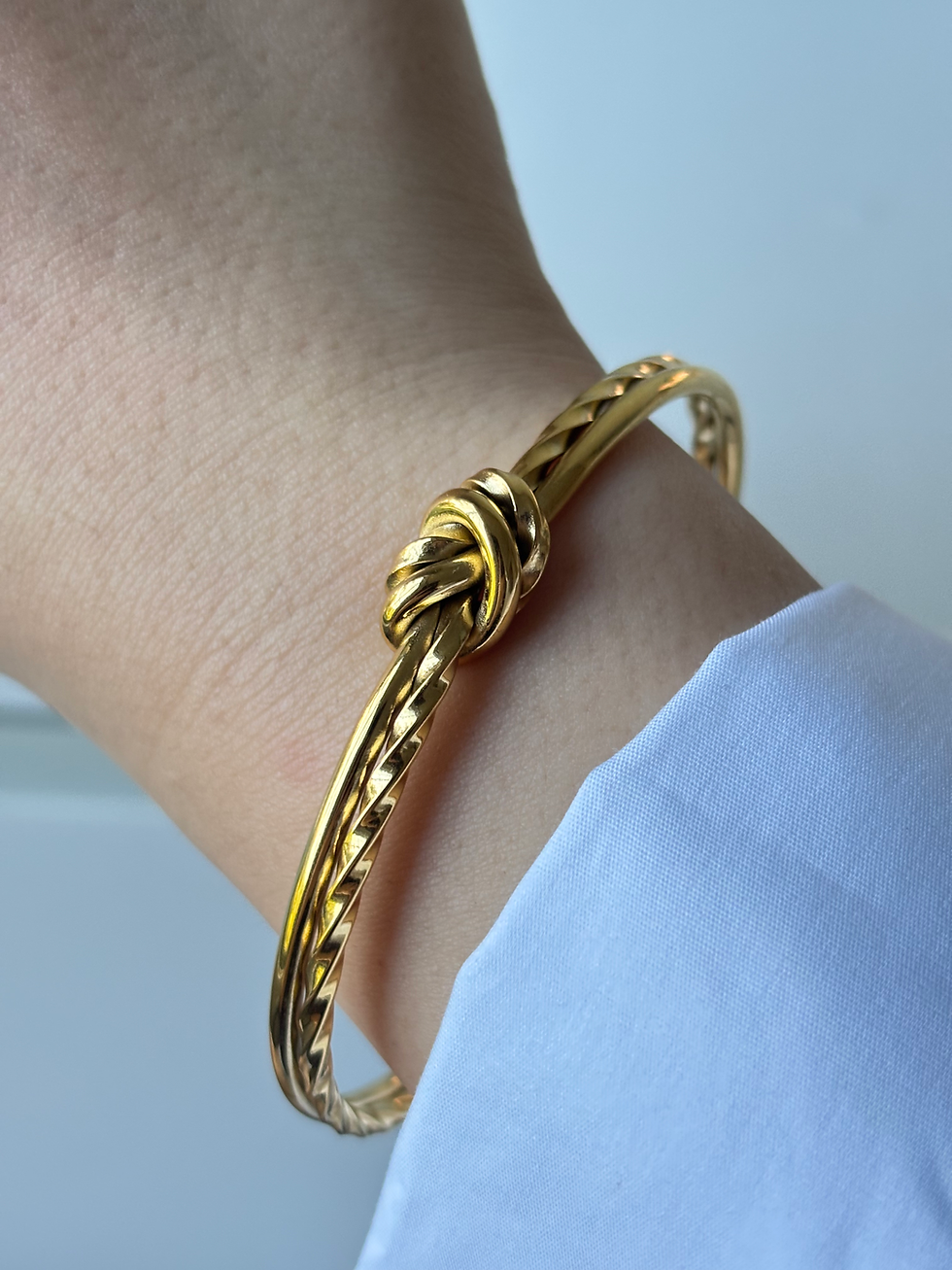 Thumbnail: Double knot bracelet 
