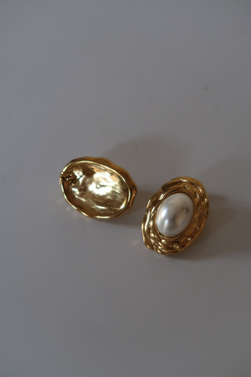 Thumbnail: Theia stud 