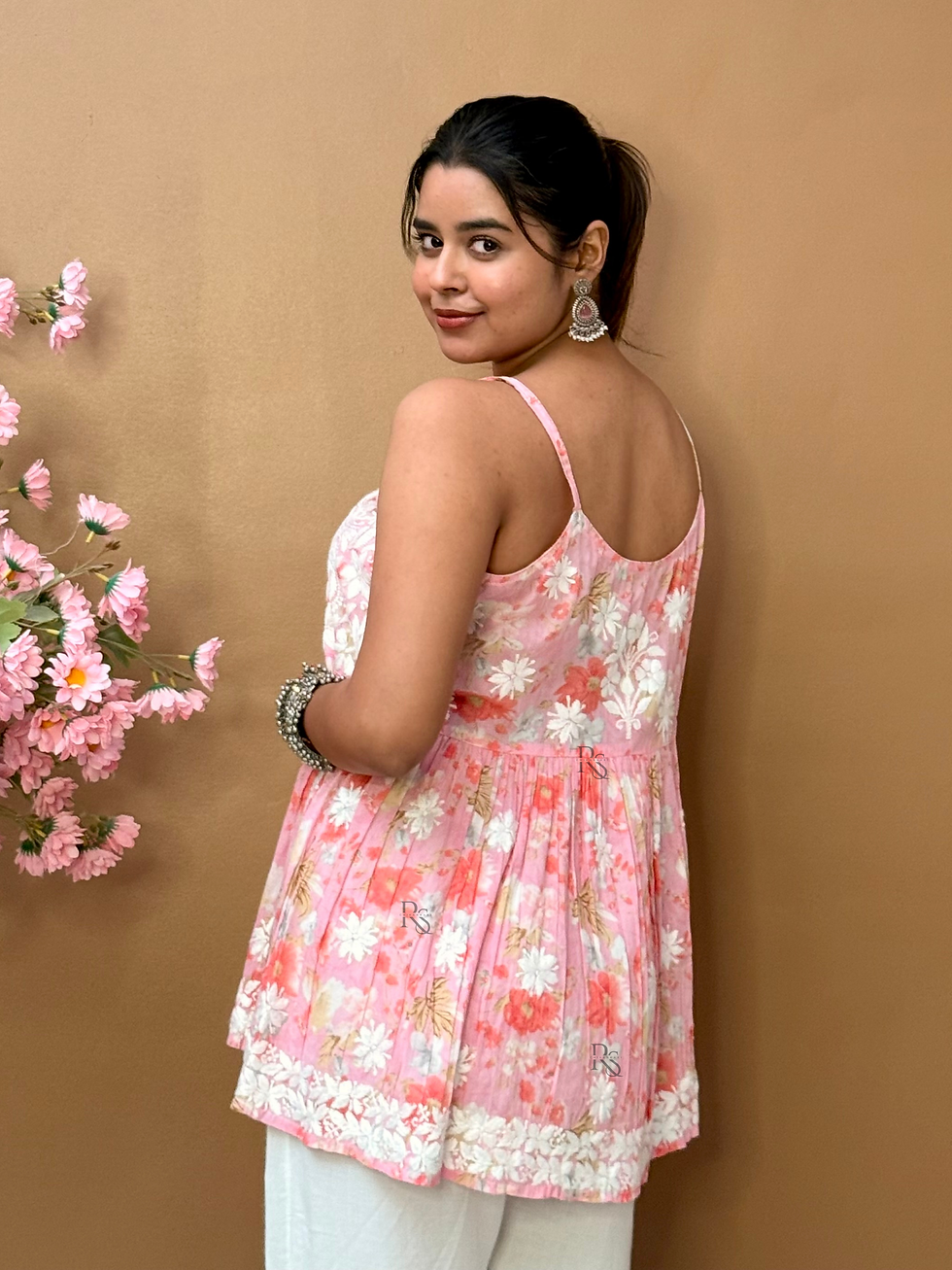 Thumbnail: Pink Mulmul Sleeveless Chikankari Short Kurta for Women