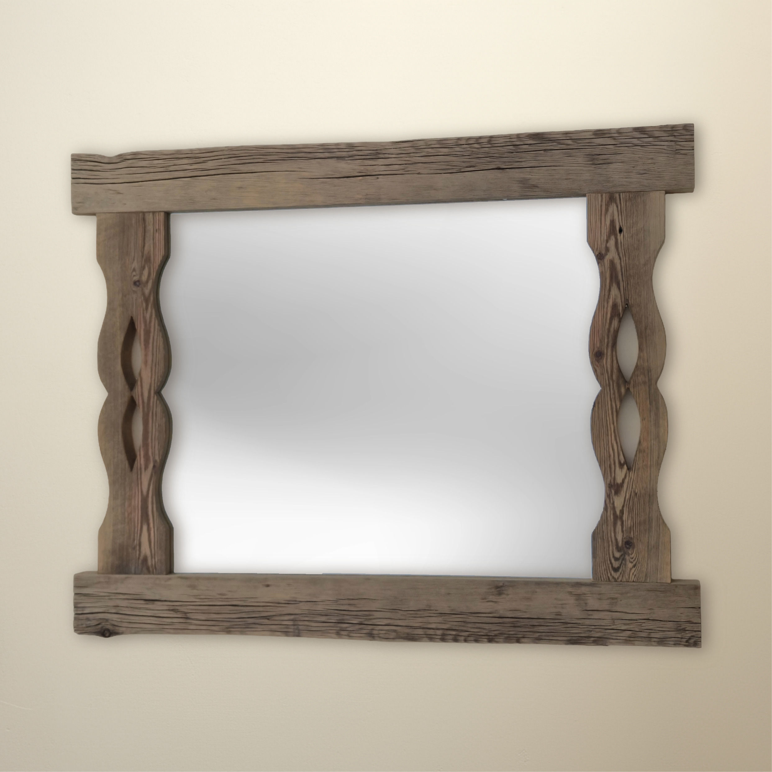 Specchio con cornice in legno vecchio riciclato