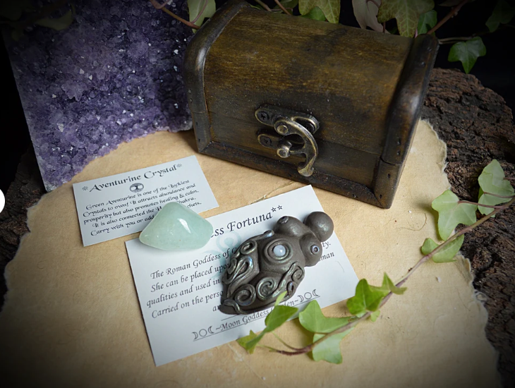 Miniature : Fortuna goddess with Aventurine crystal