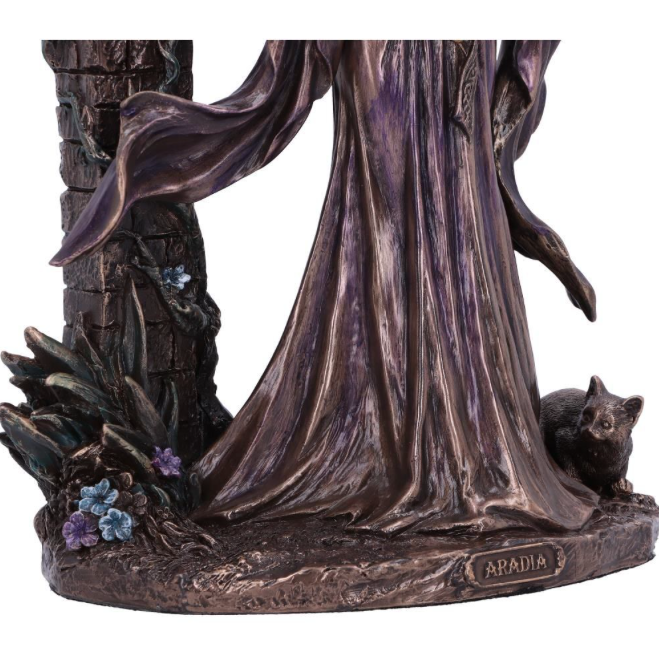 Miniature : Aradia ~ Queen of The Witches