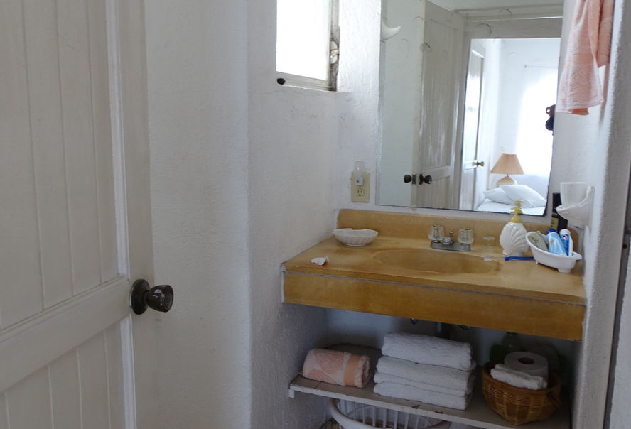 Casa en Venta Manzanillo Colima - Burgos La   Audiencia - Real Estate - Manzanillo Realtors - Inmobiliaria - Bienes Raíces - Compra - Rentas - Administración Propiedades - Inversiones - Playa - Condominios - Condos - Casas - Departamentos - Terrenos - Edificios - Bodegas - Naves Industriales - Airbnb - Rentals - Vacaciones - AMPI - NAR 