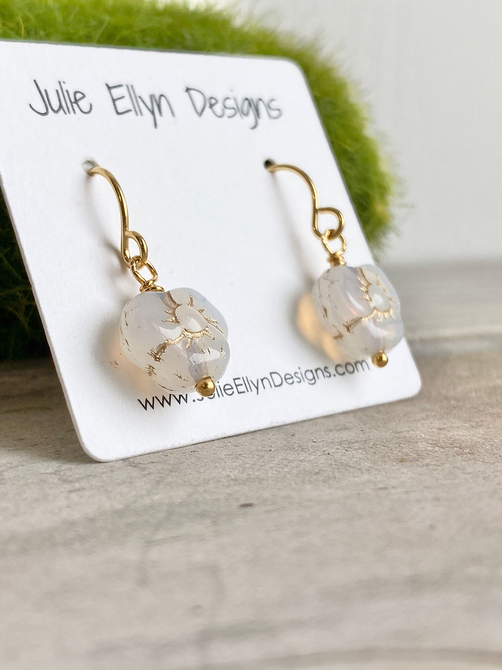 Thumbnail: Vintage Soft Beige Flowers; Elizabeth