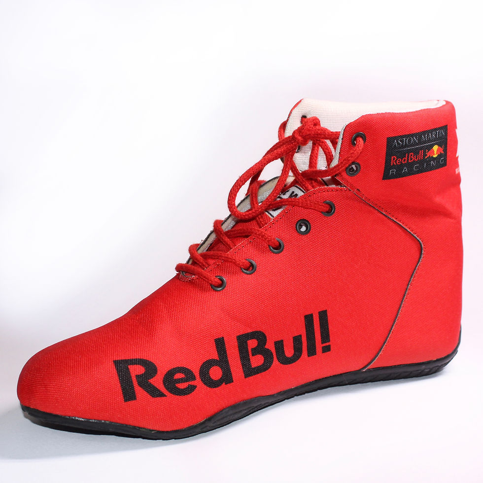 Thumbnail: Bota autografiada por Max Verstappen
