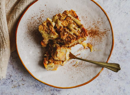Torta di patate dolci, mele e cannella