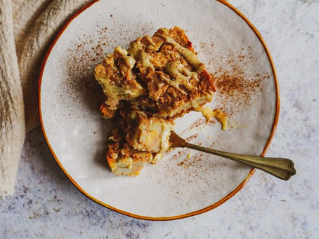 Torta di patate dolci, mele e cannella