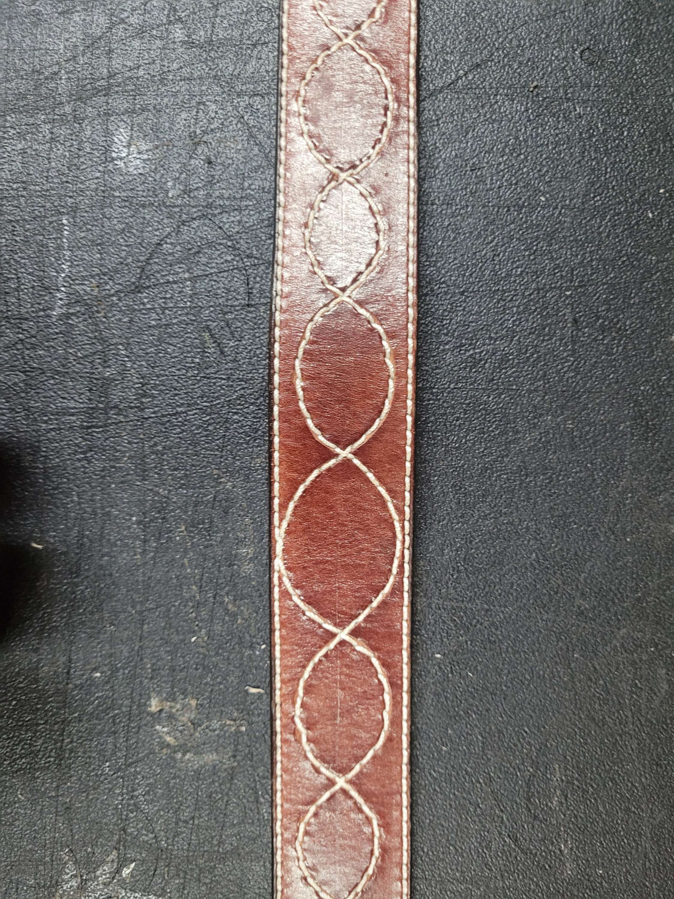 Mohagany belt with decorative stitch