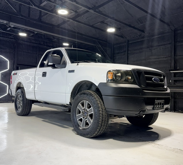 2005 Ford F-150 XL 4x4 Regular Cab 145-in Styleside's photo